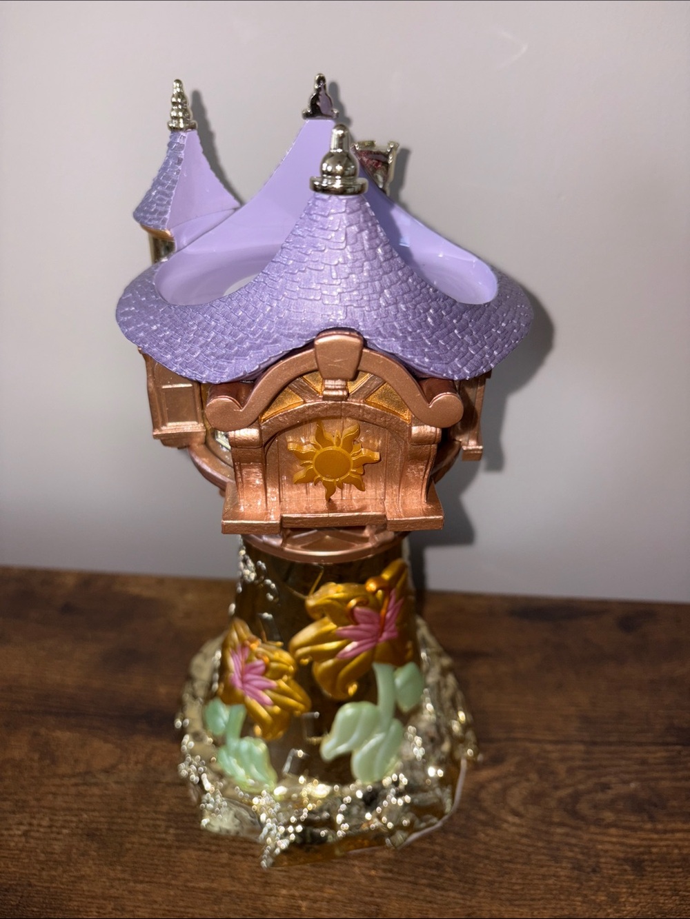 Bath & body Works, Disney Tangled pillar  3 wick candle holder new